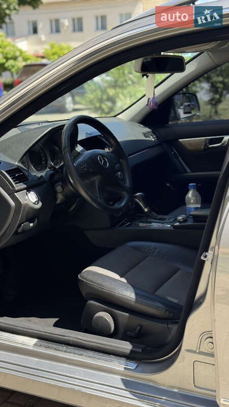 Универсал Mercedes-Benz C-Class 2008 в Черновцах