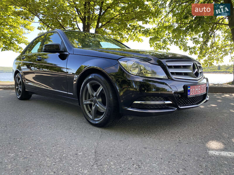 Седан Mercedes-Benz C-Class 2011 в Бурштыне