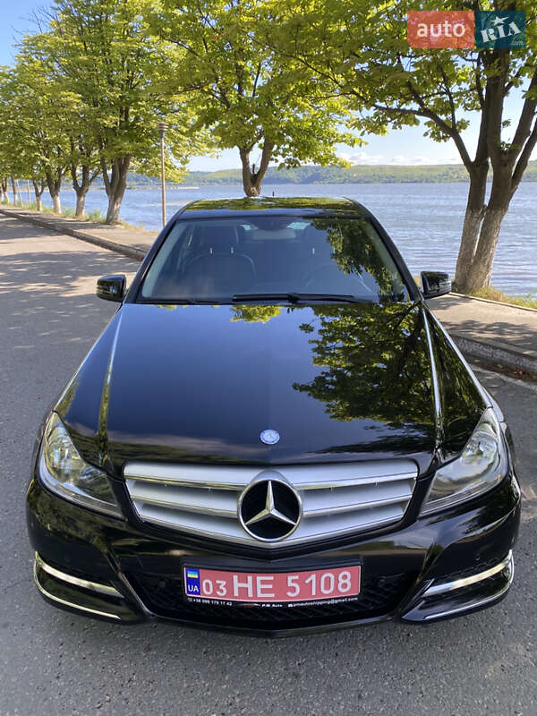 Седан Mercedes-Benz C-Class 2011 в Бурштыне