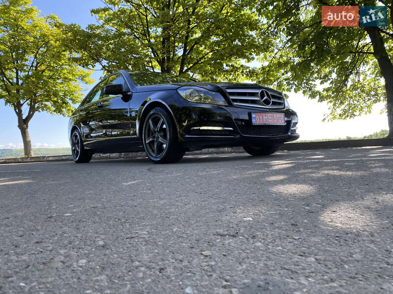 Седан Mercedes-Benz C-Class 2011 в Бурштыне