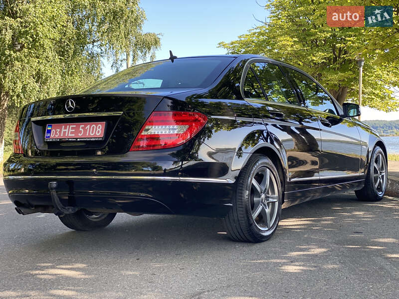 Седан Mercedes-Benz C-Class 2011 в Бурштыне