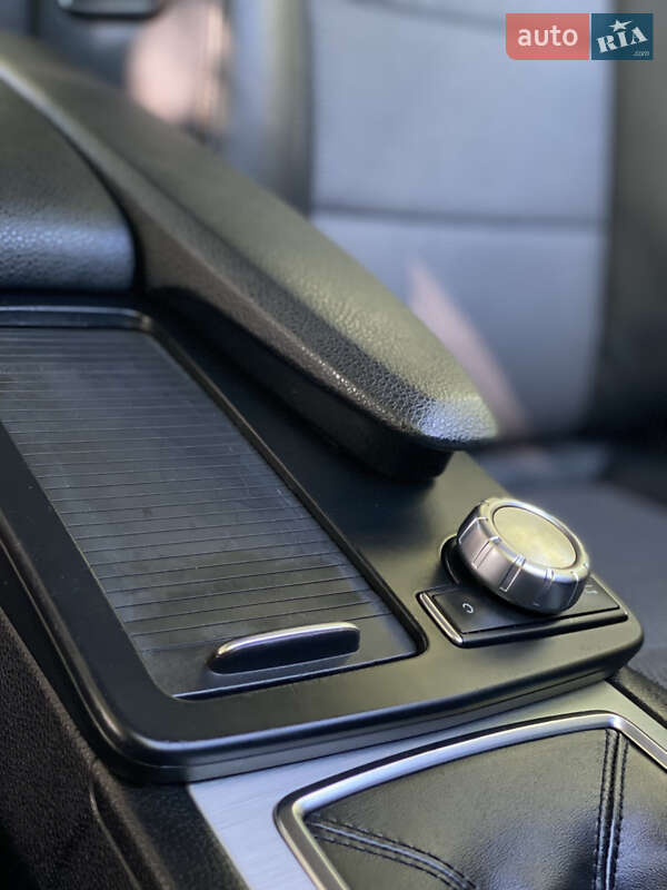 Седан Mercedes-Benz C-Class 2011 в Бурштыне