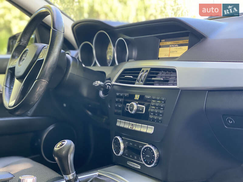 Седан Mercedes-Benz C-Class 2011 в Бурштыне