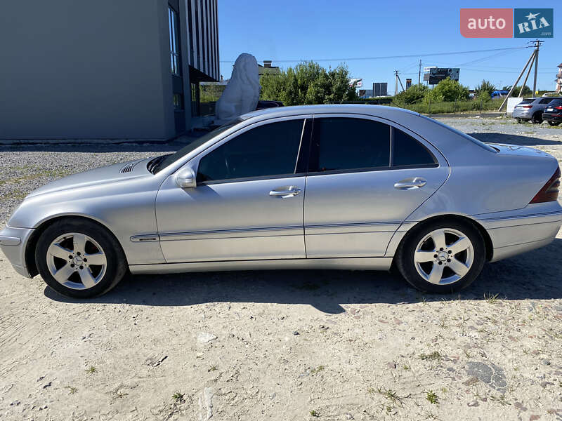 Седан Mercedes-Benz C-Class 2003 в Холодноводке