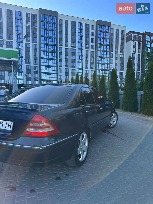 Седан Mercedes-Benz C-Class 2002 в Івано-Франківську