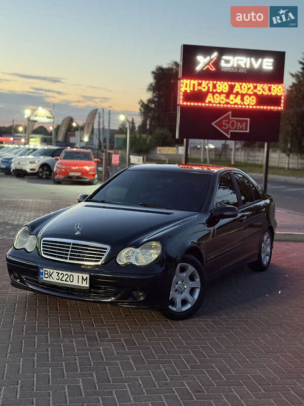 Седан Mercedes-Benz C-Class 2006 в Ровно