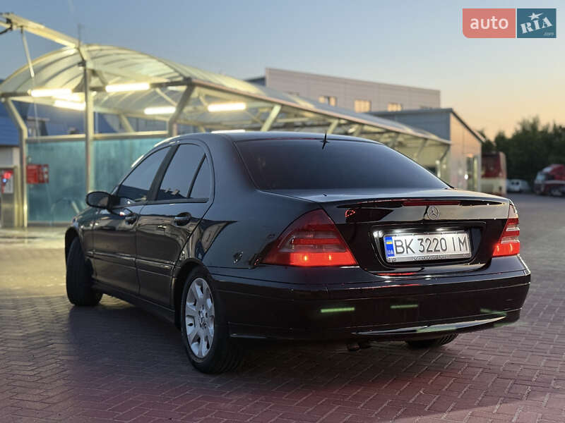 Седан Mercedes-Benz C-Class 2006 в Ровно