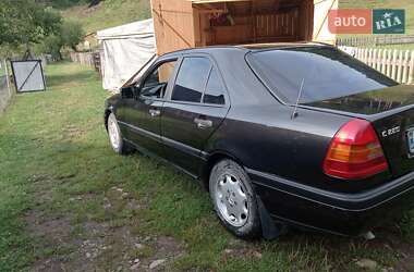 Седан Mercedes-Benz C-Class 1994 в Чернівцях