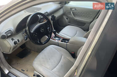 Седан Mercedes-Benz C-Class 2004 в Дніпрі