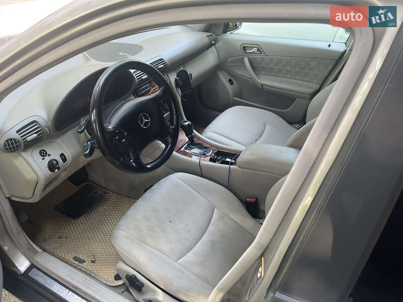 Mercedes-Benz C-Class 2004
