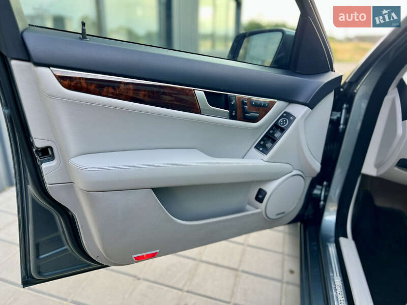 Седан Mercedes-Benz C-Class 2011 в Черкассах