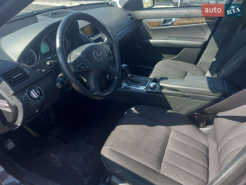 Седан Mercedes-Benz C-Class 2010 в Черновцах