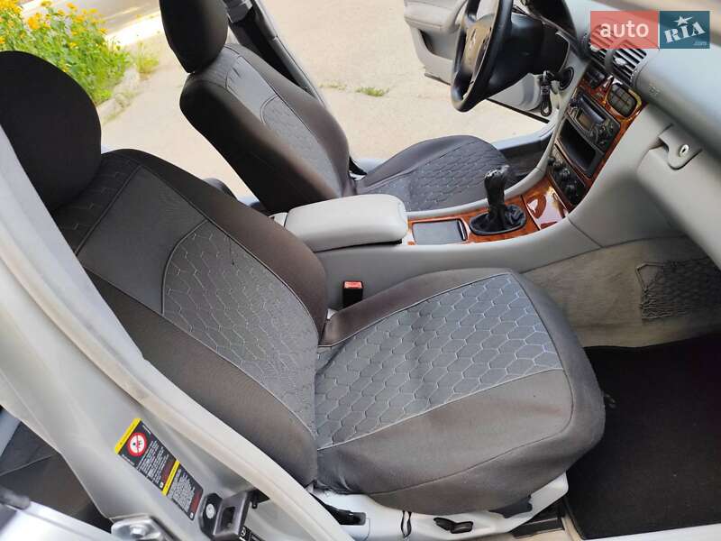 Універсал Mercedes-Benz C-Class 2003 в Кропивницькому