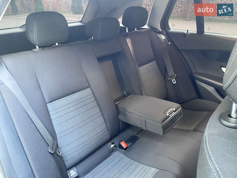 Універсал Mercedes-Benz C-Class 2015 в Києві