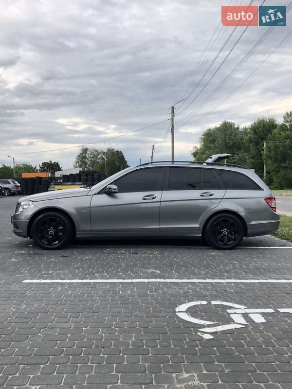 Універсал Mercedes-Benz C-Class 2010 в Дрогобичі