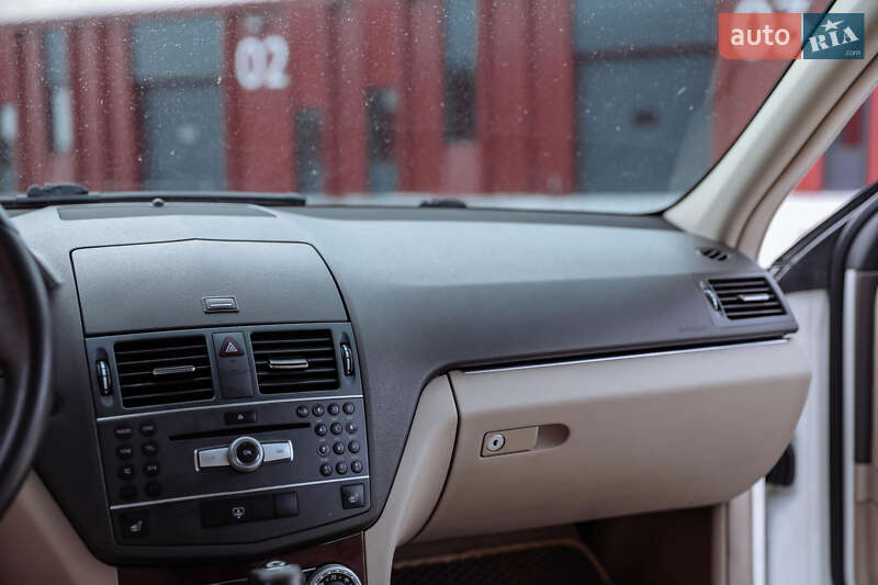 Седан Mercedes-Benz C-Class 2010 в Львове