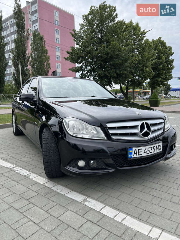 Mercedes-Benz C-Class 2011