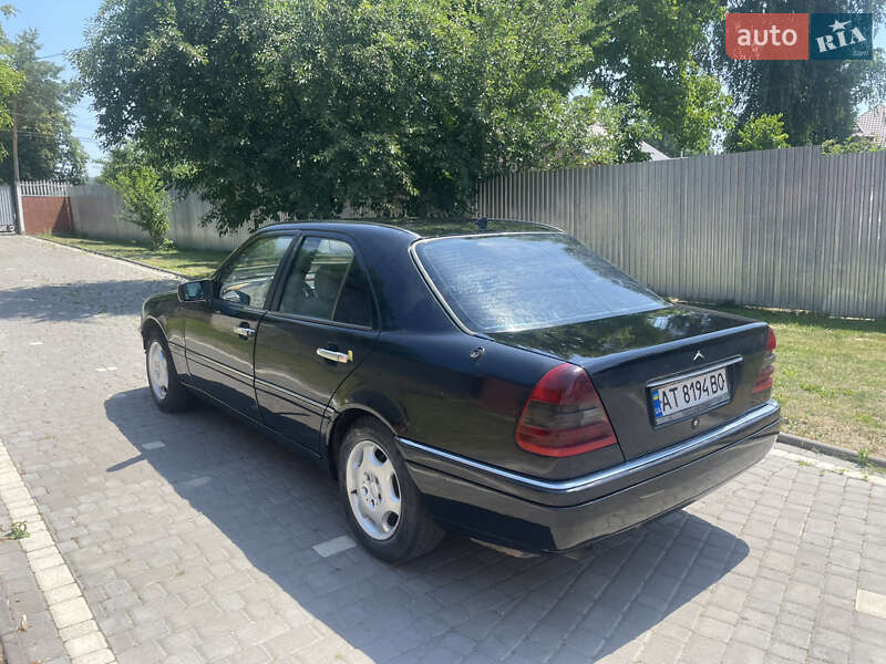 Седан Mercedes-Benz C-Class 1994 в Чернівцях