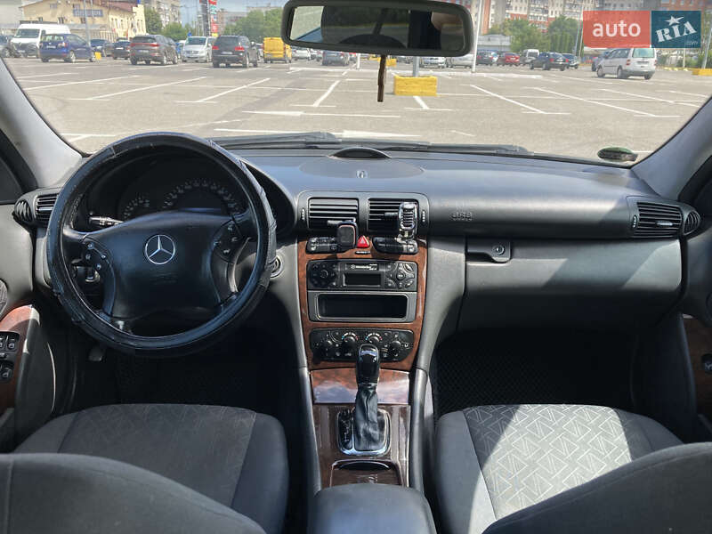 Універсал Mercedes-Benz C-Class 2003 в Чернівцях