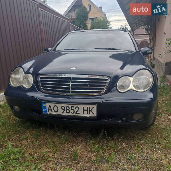 Універсал Mercedes-Benz C-Class 2004 в Сваляві