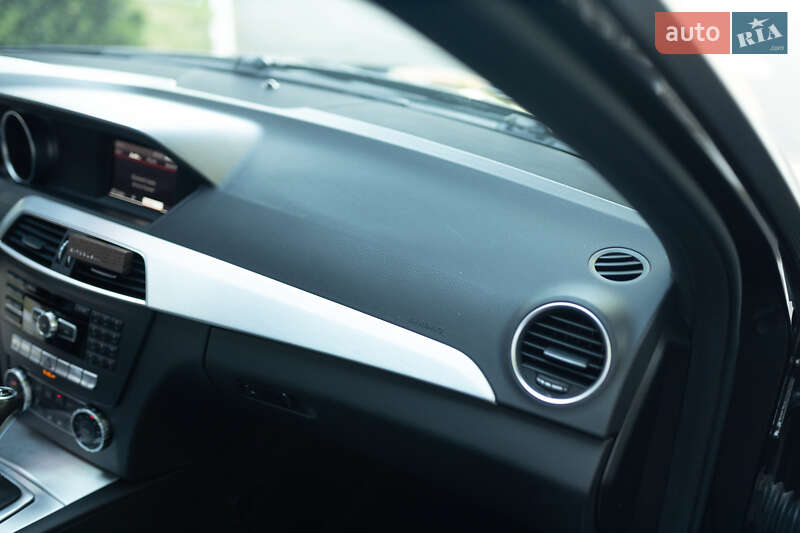 Седан Mercedes-Benz C-Class 2013 в Днепре