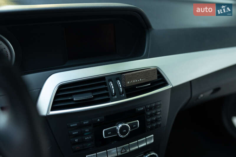 Седан Mercedes-Benz C-Class 2013 в Днепре