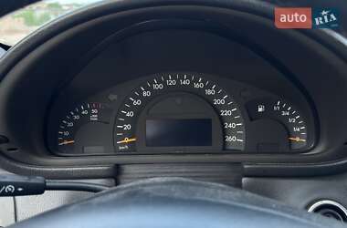 Седан Mercedes-Benz C-Class 2001 в 