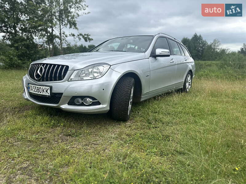 Універсал Mercedes-Benz C-Class 2011 в Києві