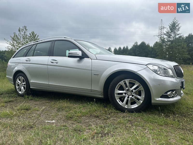 Універсал Mercedes-Benz C-Class 2011 в Києві