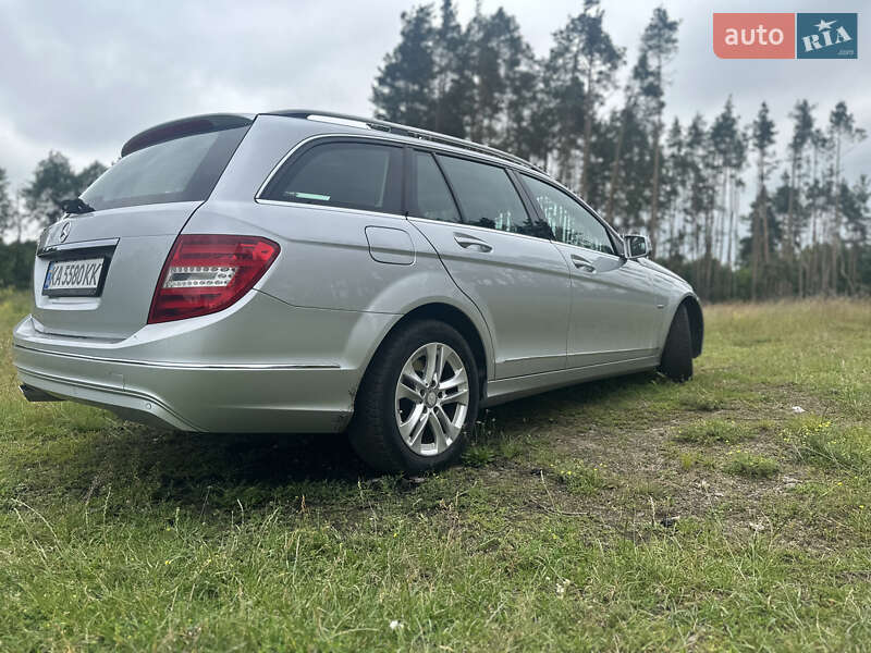 Універсал Mercedes-Benz C-Class 2011 в Києві