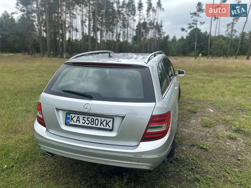 Універсал Mercedes-Benz C-Class 2011 в Києві