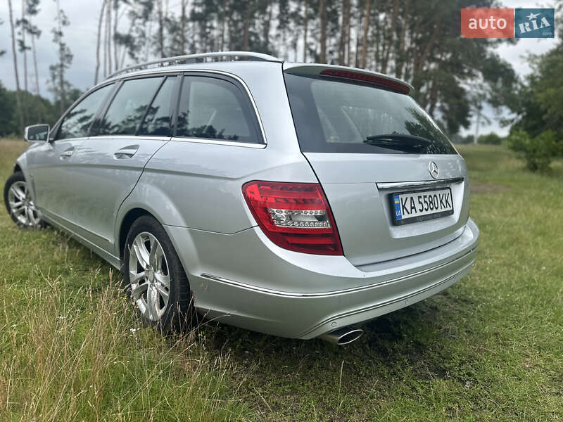 Універсал Mercedes-Benz C-Class 2011 в Києві
