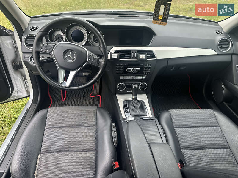 Універсал Mercedes-Benz C-Class 2011 в Києві