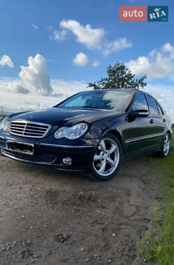 Седан Mercedes-Benz C-Class 2005 в 