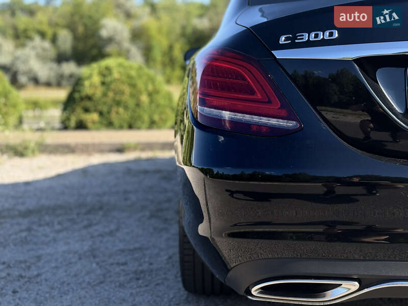 Седан Mercedes-Benz C-Class 2017 в Дніпрі