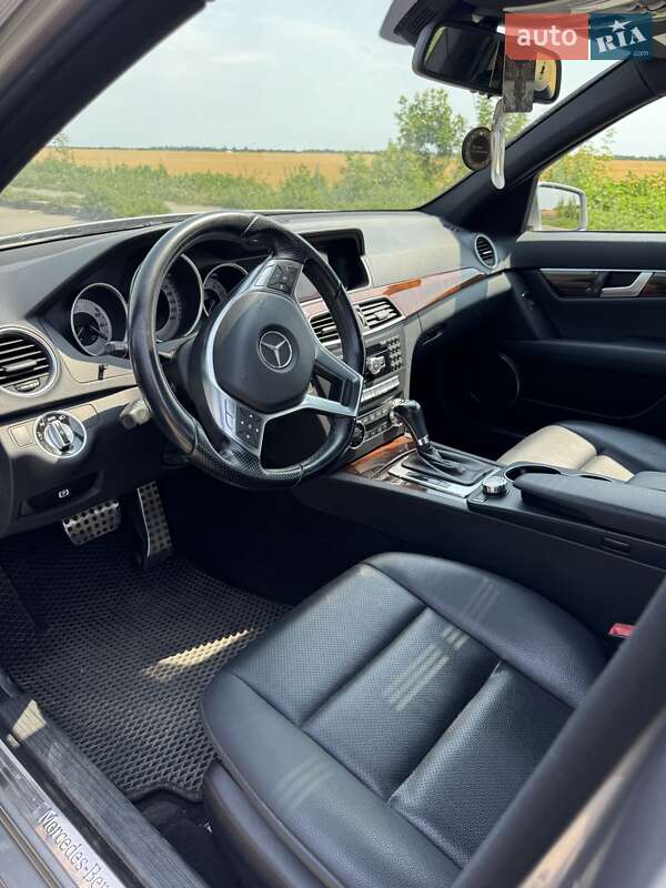Седан Mercedes-Benz C-Class 2011 в Сумах