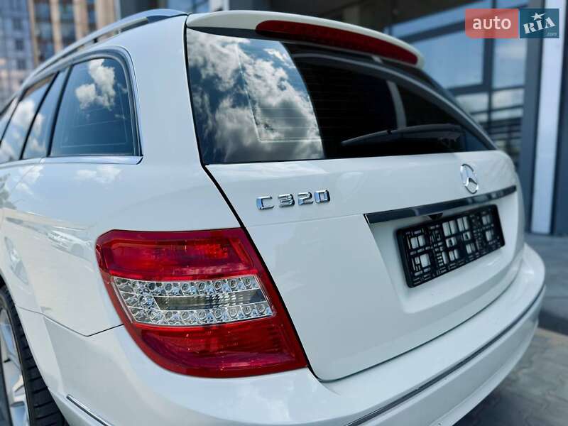 Універсал Mercedes-Benz C-Class 2009 в Києві