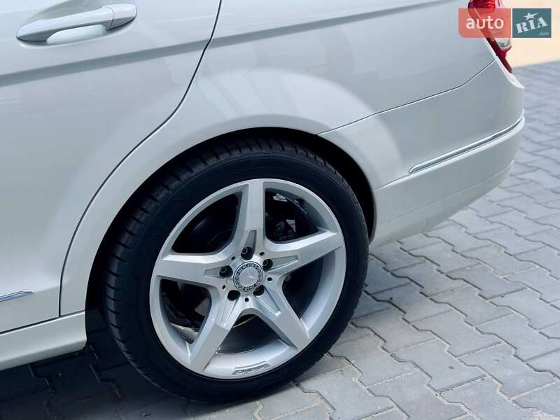 Універсал Mercedes-Benz C-Class 2009 в Києві