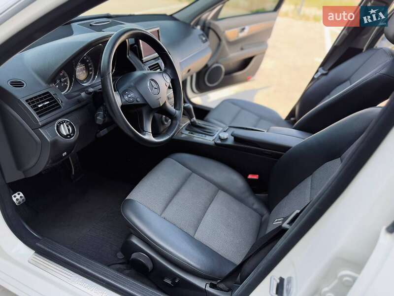 Універсал Mercedes-Benz C-Class 2009 в Києві