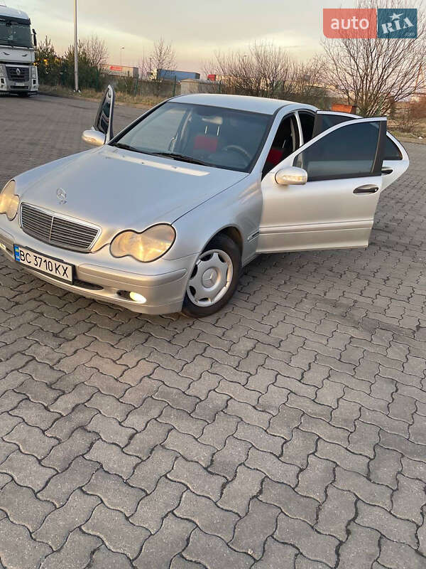 Седан Mercedes-Benz C-Class 2002 в Рава-Руській