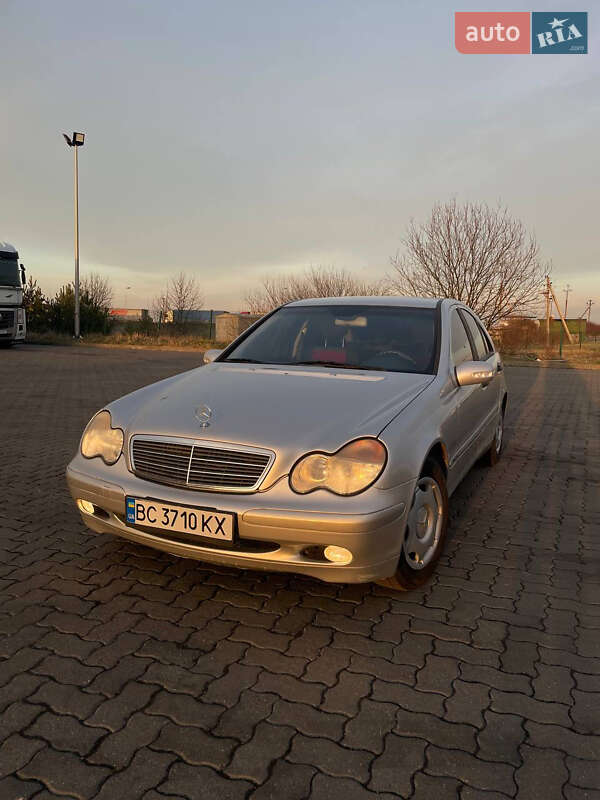 Седан Mercedes-Benz C-Class 2002 в Рава-Руській