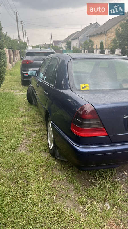 Седан Mercedes-Benz C-Class 1997 в Красном
