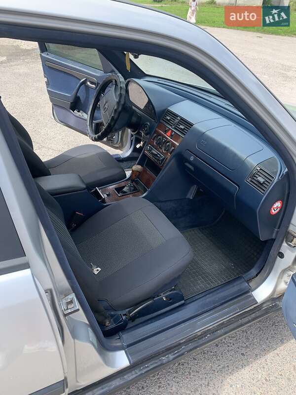 Седан Mercedes-Benz C-Class 1995 в Пустомытах