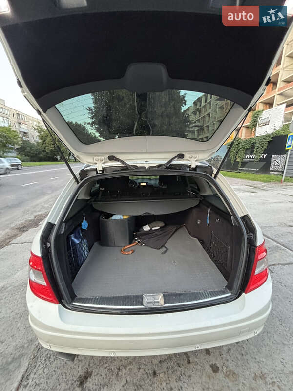 Универсал Mercedes-Benz C-Class 2008 в Львове