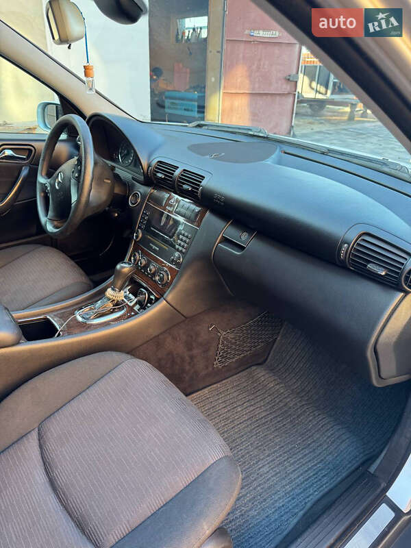 Седан Mercedes-Benz C-Class 2004 в Ивано-Франковске