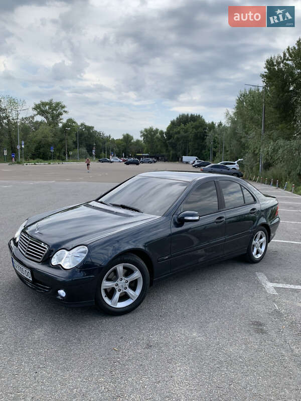Седан Mercedes-Benz C-Class 2004 в Киеве фото 4 Седан Mercedes-Benz C-Class 2004 в Киеве