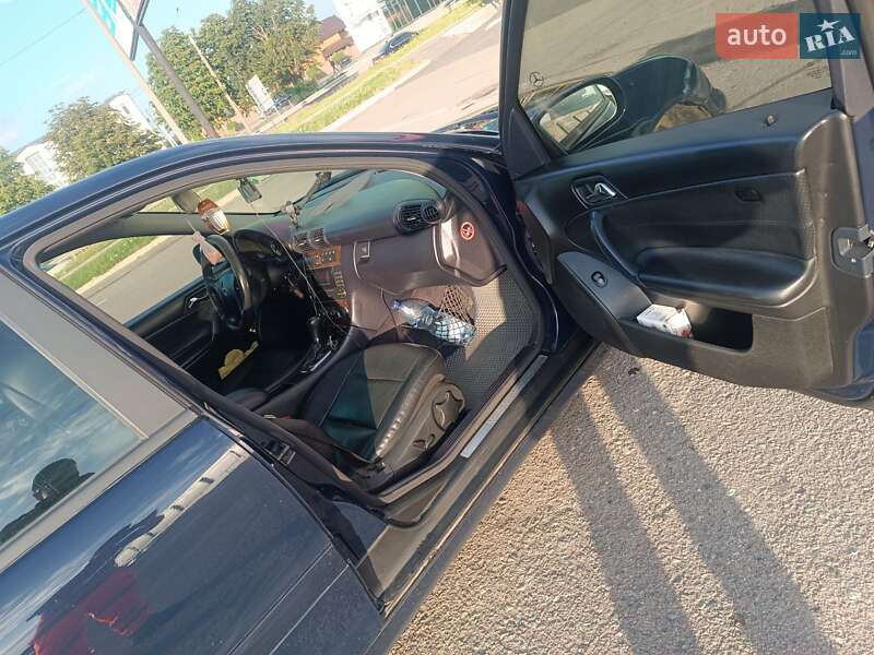 Седан Mercedes-Benz C-Class 2005 в Ровно