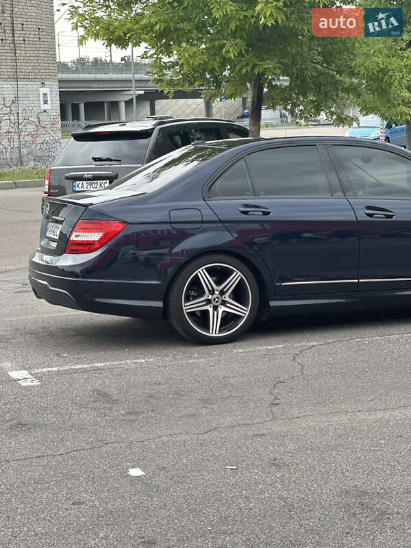 Седан Mercedes-Benz C-Class 2011 в Києві