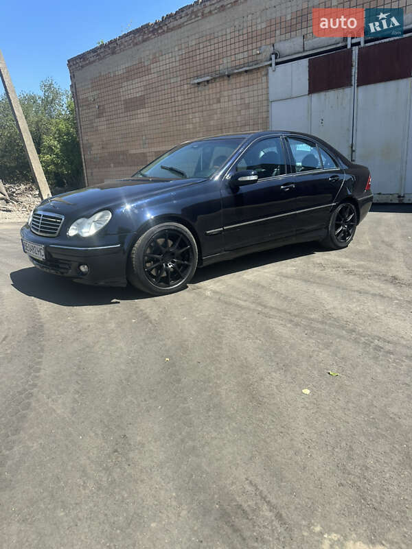 Mercedes-Benz C-Class 2005