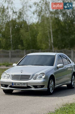 Седан Mercedes-Benz C-Class 2005 в Днепре